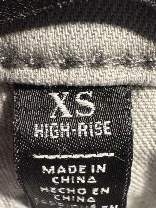 WHBM HIGH-RISE DENİM LEGGING
JEANIE DENIM IN GRAY CHARCOAL WASH - Picture 7 of 16